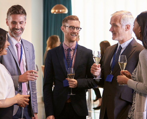 8 Ideas for Effective Networking at Hybrid Events