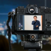 Navigating Hybrid Events: Combining In-Person and Virtual Experiences Navigating Hybrid Events: Combining In-Person and Virtual Experiences